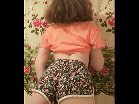 ❤️ Seksi mlada beba skida kratke hlačice pred kamerom Jebeni video kod nas ❌️