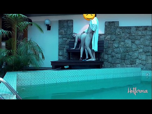 ❤️ Šef poziva sobaricu na bazen, ali nije mogao odoljeti vrućini Jebeni video kod nas ❌️